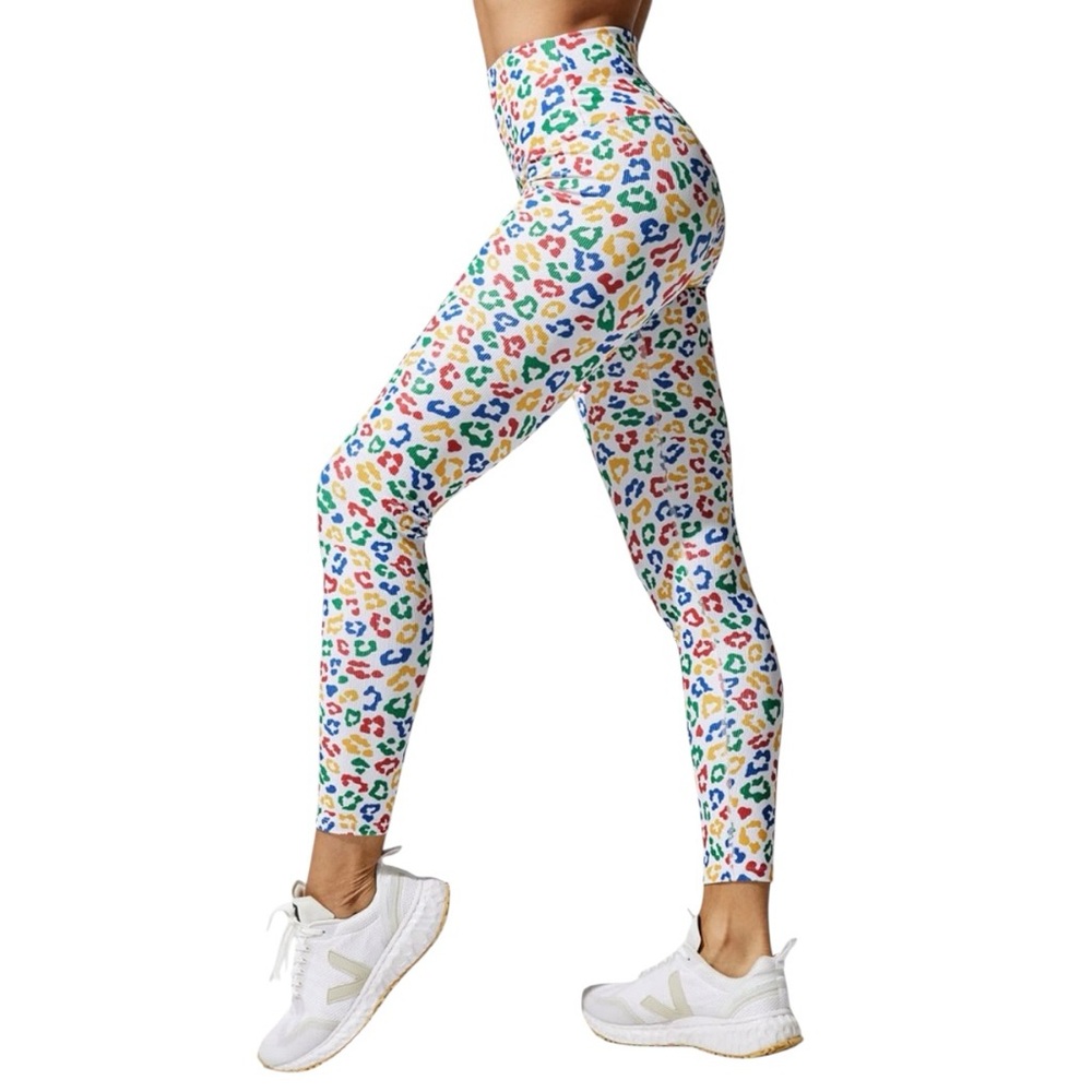 Beach Riot Ayla Legging in Primary Leopard - Picture 2 of 8